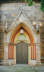 Renoviertes Kirchenportal